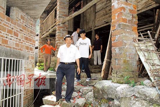 �ӳظ���У��Ī��ߴ��� 4600����Уѧ��Ϩ��Ĭ��