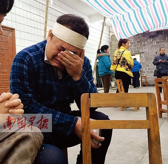 �ӳظ���У��Ī��ߴ��� 4600����Уѧ��Ϩ��Ĭ��