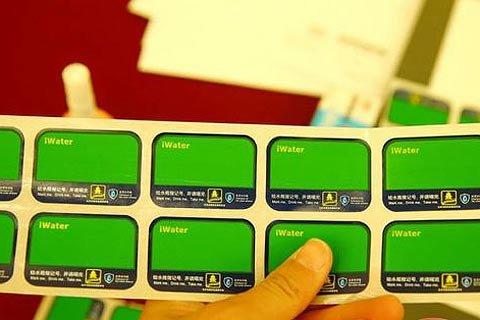 盘点两会节俭风吹走的奢侈品:红地毯 高档菜