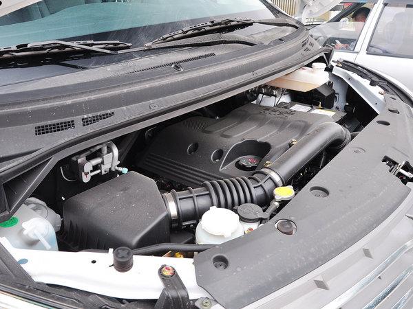 东风风行 2.4l 手动 发动机主体特写