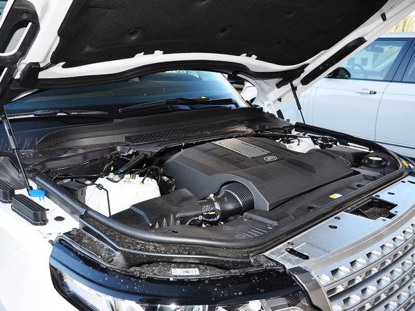 路虎 3.0 v6 发动机主体特写