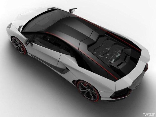 兰博基尼 Aventador 2015款 LP 700-4 Pirelli