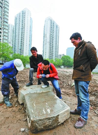 武汉万国公墓旧址现英文墓碑 墓主死于1932年(图)