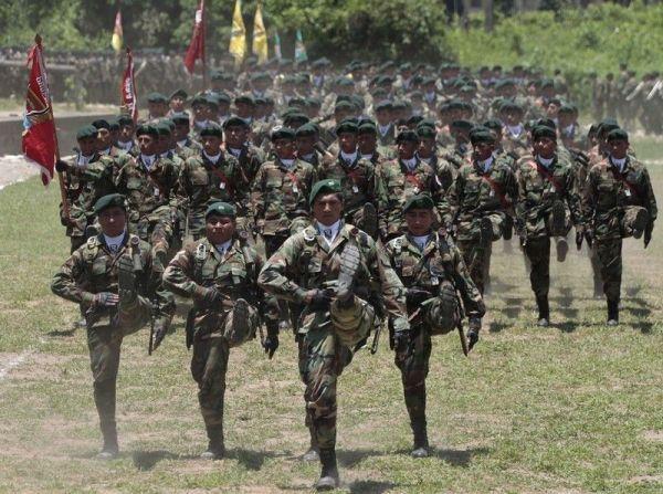 玻利维亚城市厨师罢工 派士兵每天烤7万个面包