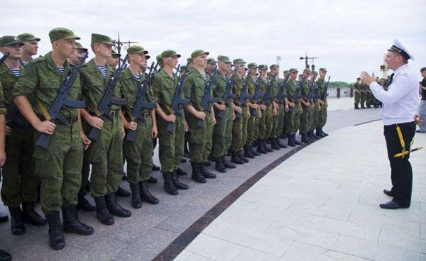 俄罗斯《消息报》网站5月28日发表了题为《国防部想在中学开设军体课