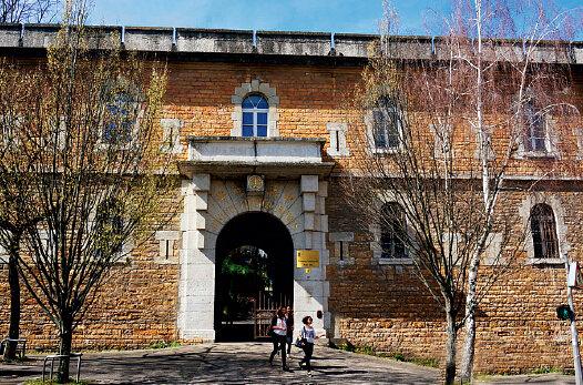 P78-3 位于里昂城西边山丘上的中法大学旧址