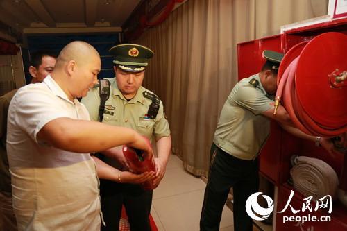 �ලԱʯ���Լ����Ҿ��ڲ�һ����������м�顣