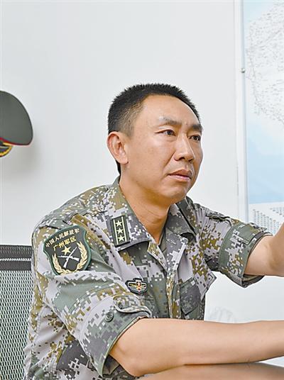 邹乾岚摄"军人,就该走在战争前面"——海南省军区作训处处长蒋勇军谋