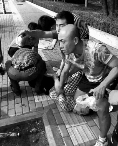 大连枪击案遇害女有逃脱机会 三声枪响后两人倒地