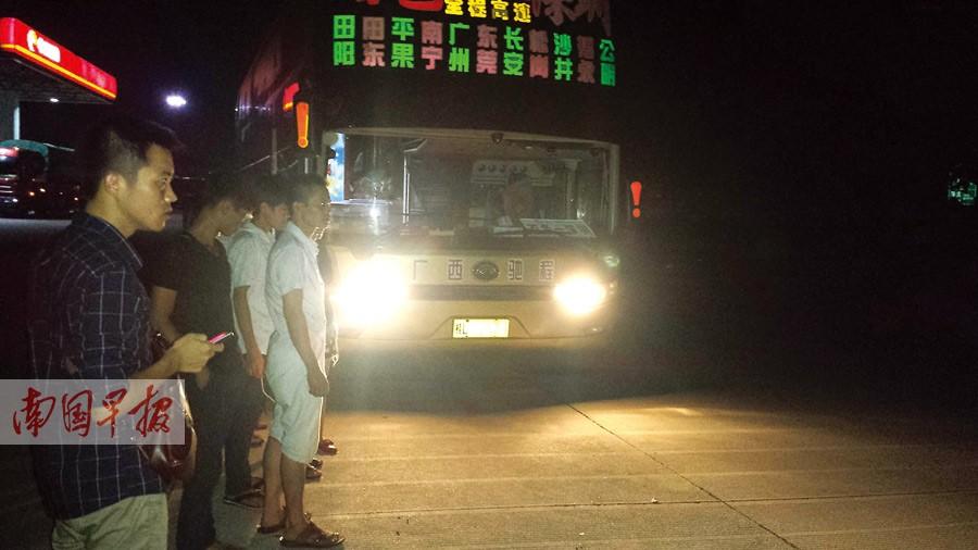 ��Ա�ͳ�����èè�� ����־�Ȼ�������˿�(��ͼ)