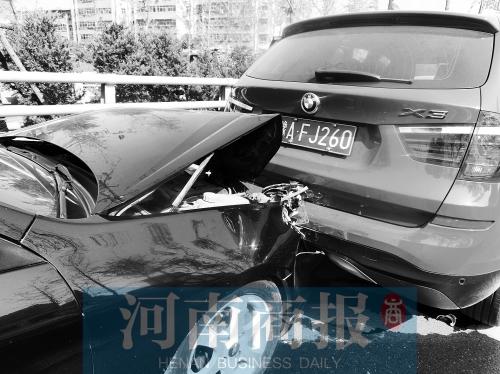 郑州西三环一车减速导致7车连环相撞 无伤亡