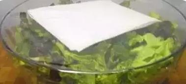 3、用醋水泡草莓超级保鲜哦!当然吃之前还是要洗一下~