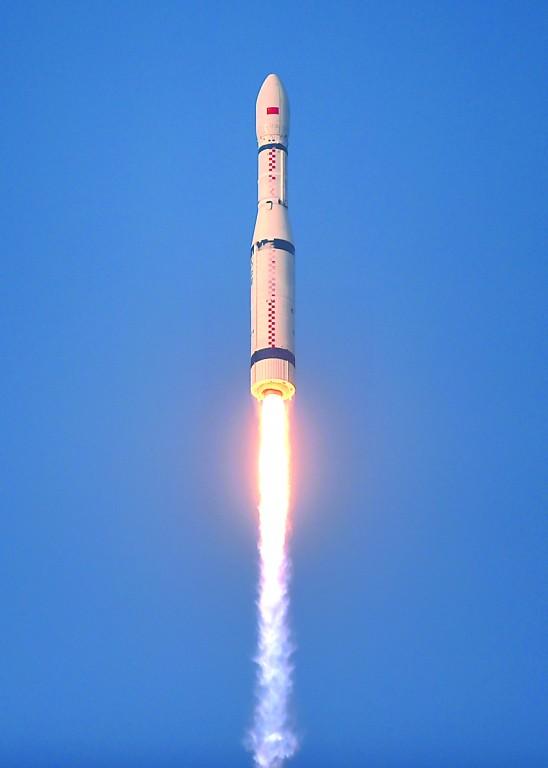中国长征六号新型运载火箭在太原卫星发射中心点火发射