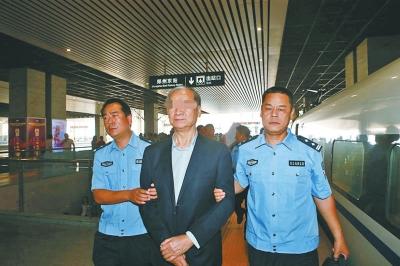 ���Ͻ�����ץ��Ǳ�Ӿ����ӷ�24�� ׷���߿��ǧ��