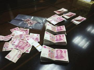 老人发病撕碎4万现金 银行连续加8天夜班拼回37900元