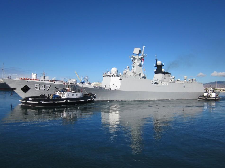 中国海军导弹护卫舰停靠在珍珠港