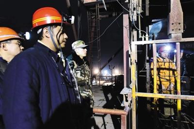 平邑矿难获救者讲述:瞬间被冲击波推出十几米远