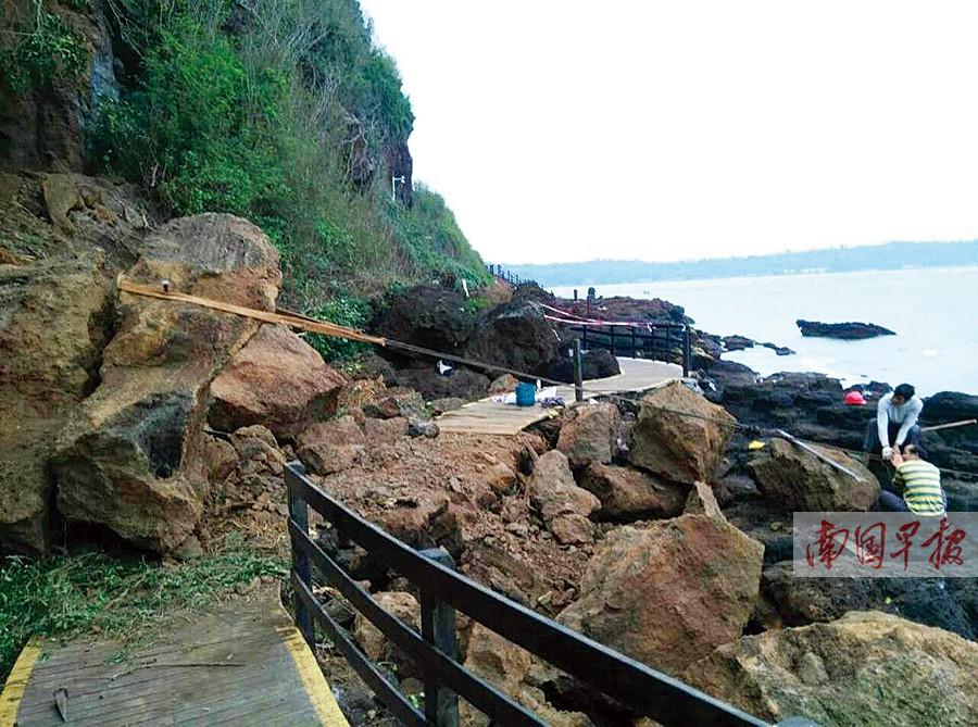 广西北海一景区山壁崩塌 百吨巨石砸落栈道(图)