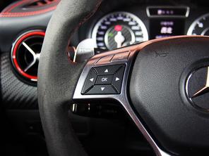 �Լݱ���AMG A 45 4MATIC