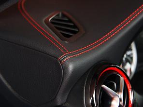 �Լݱ���AMG A 45 4MATIC