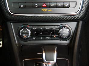 �Լݱ���AMG A 45 4MATIC