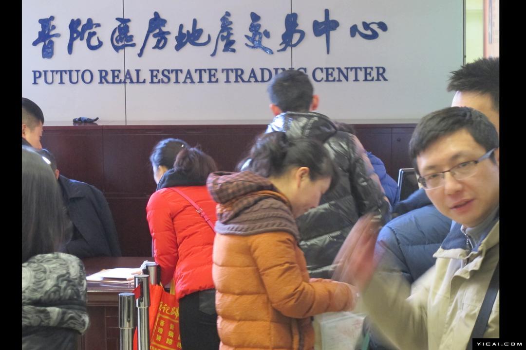 上海房价急速上涨 记者直击各区房地产交易中心(图)