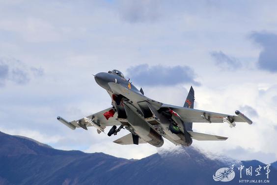 歼11高原训练再创纪录 数千里转场着陆后立即警巡