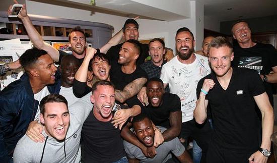 莱斯特城队提前两轮拿下英超冠军