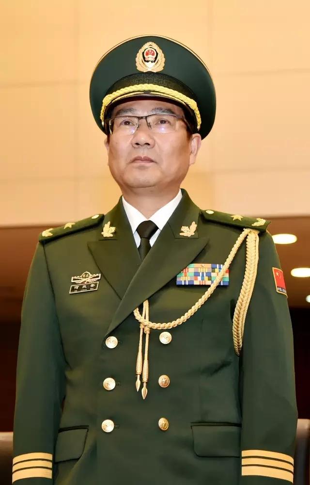 武警重庆总队司令员 何良奎