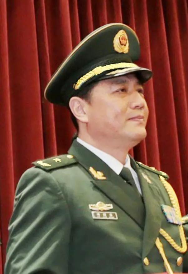 武警湖南总队司令员图片