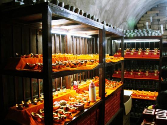 中国第一地下金库内部曝光:3万多个保险箱