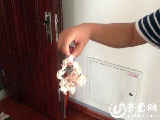 卫生纸上沾有犯罪嫌疑人的血迹