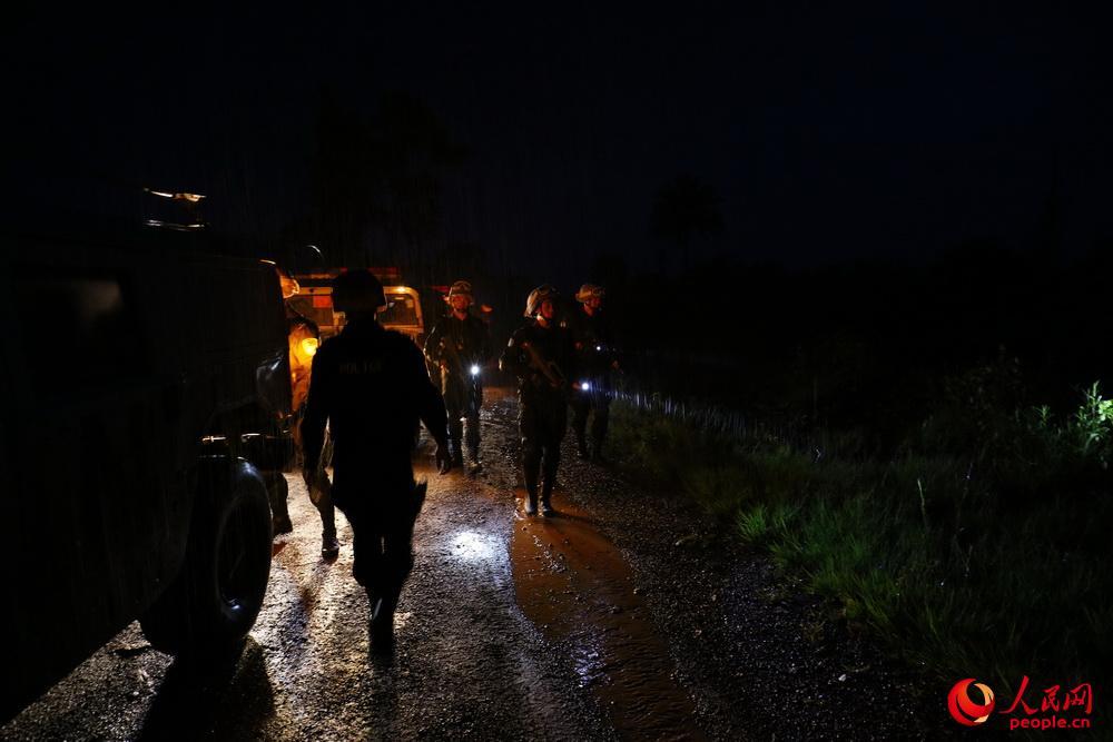 �й�����֧פ��������ά�;����������ִ��ҹ��Ѳ������ʱ������Ӧ�Կ��������