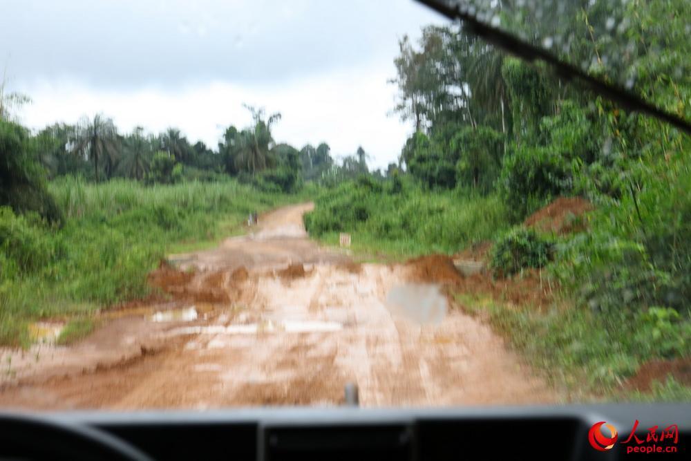 �������꣬���ִ�ׯ��·������أ�ִ�ڹ����ж�Ա��ʱͨ������ͨѶϵͳ����Ԥ��������ע���ܷ��ա�