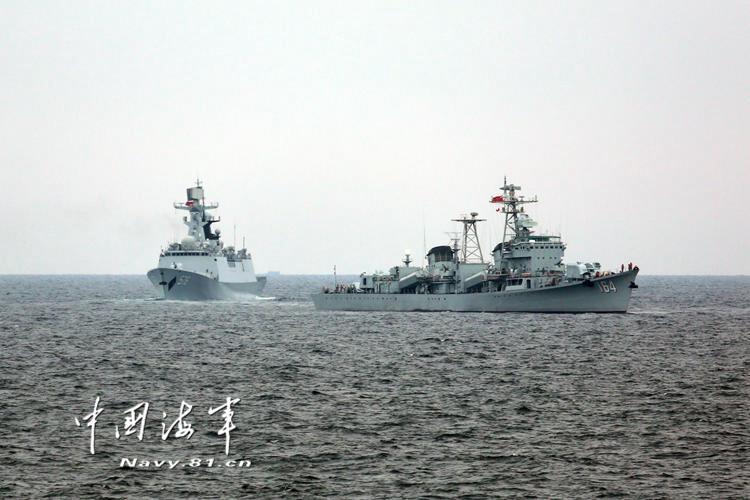 124开封舰正式入列海军图片