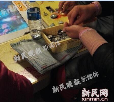 上海五角场万达广场藏赌博机 通宵营业,输赢一