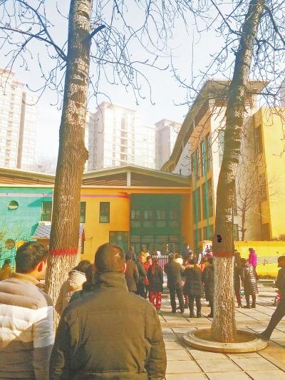 郑州一幼儿园二十多个孩子常被打 不听话关小