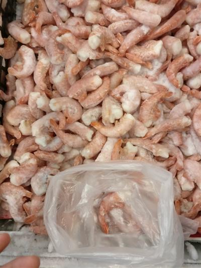 卖虾还是卖冰?成都部分超市一斤冻虾三两冰
