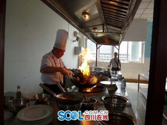 百余川菜老师傅发文图视频 厨房小白也能成大