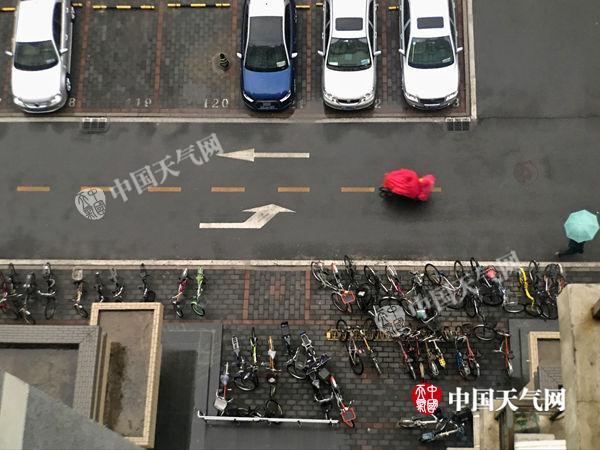 北京普降小雨明晨转雨夹雪或雪 气温将跌至0℃