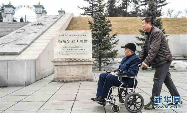 (新华全媒头条·图文互动)(1)父与子，60年：守护英雄到白头——抗战英雄徐振明一家两代守护杨靖宇陵园纪实