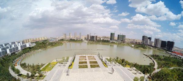 资料图片:这是航拍的兰州新区2号人工湖及周边环境 新华社记者 陈斌