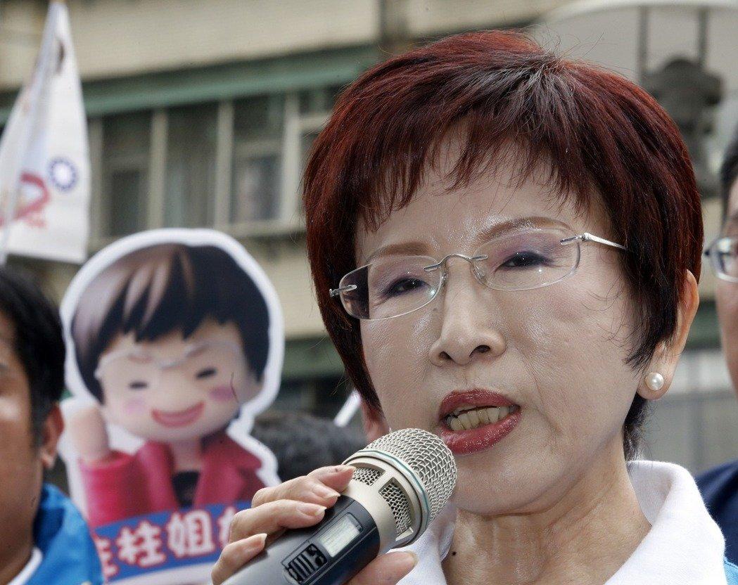 洪秀柱回应官员被抗议民众追打:检讨当年“太阳花”