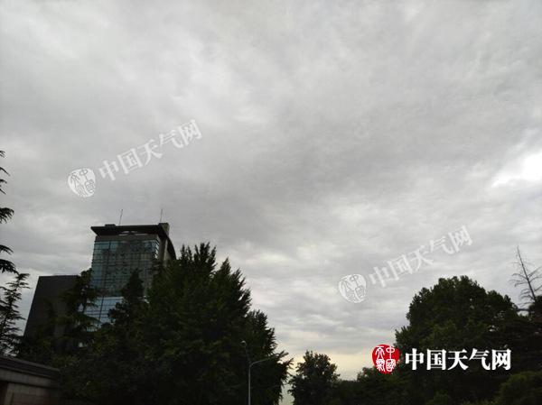今天白天北京将有雨伴6级阵风 最高气温降至24℃