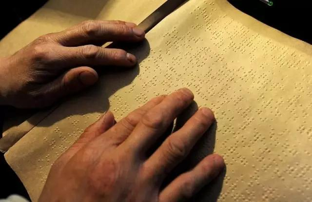 2017年高考全国有7名盲人考生 使用盲文试卷(图)