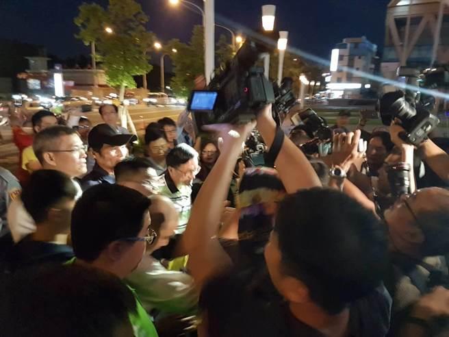 台媒2名记者在采访陈水扁出席音乐会途中钱包被偷