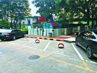 满庭芳园小区中,已经有不少业主装上了椭圆形的共享车位.