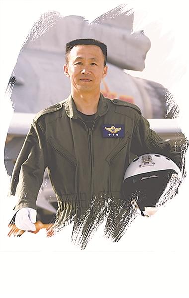 空军新型战训单位从三代机部队选拔数十尖子飞行员