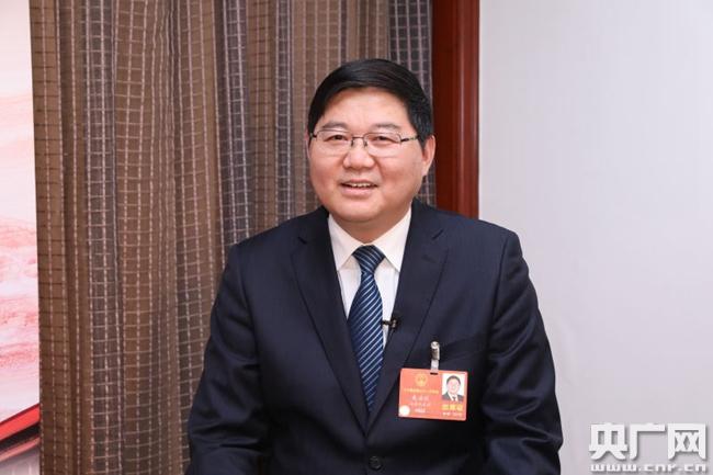 戴启远代表:"汗摔八瓣"破"矿竭城衰"魔咒