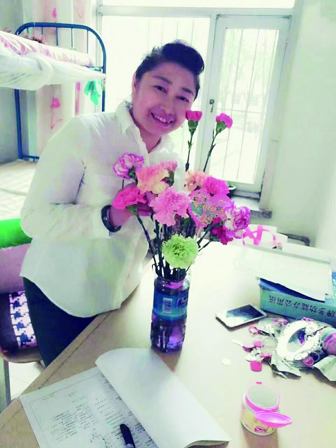 舍不得学生离开大学宿管阿姨写致毕业生信